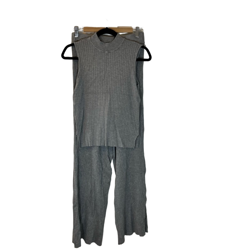 Gray Ribbed Wide-Leg Pants